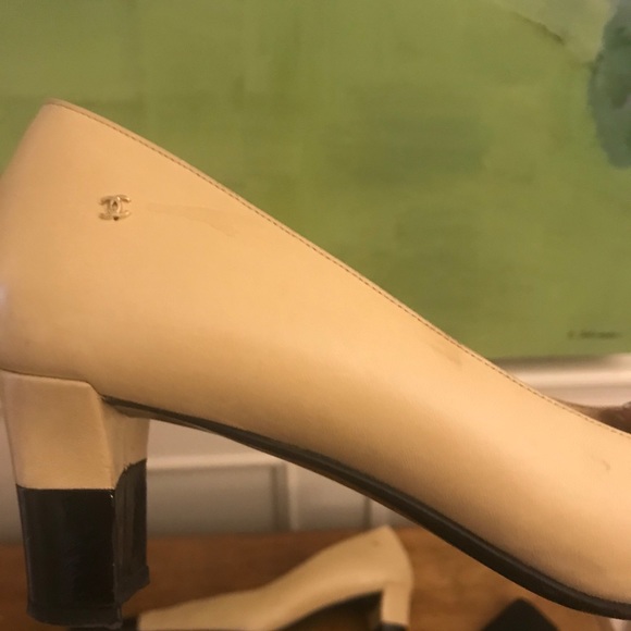 Vintage Chanel Pumps - Picture 4 of 10